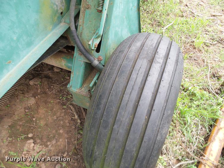 image for item DD1296 1987 John Deere 430 round baler