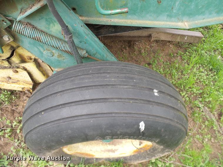 image for item DD1296 1987 John Deere 430 round baler