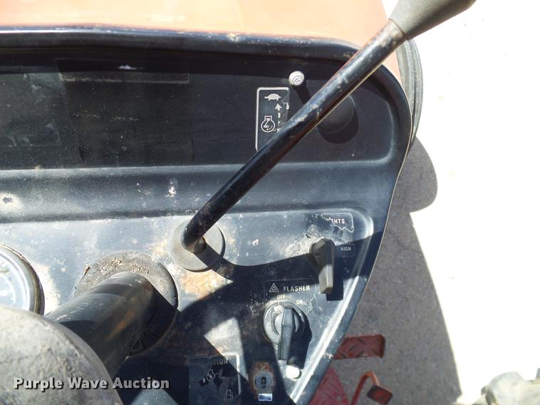 image for item DD1298 1981 International 284 tractor