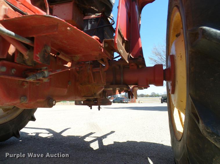 image for item DD1298 1981 International 284 tractor