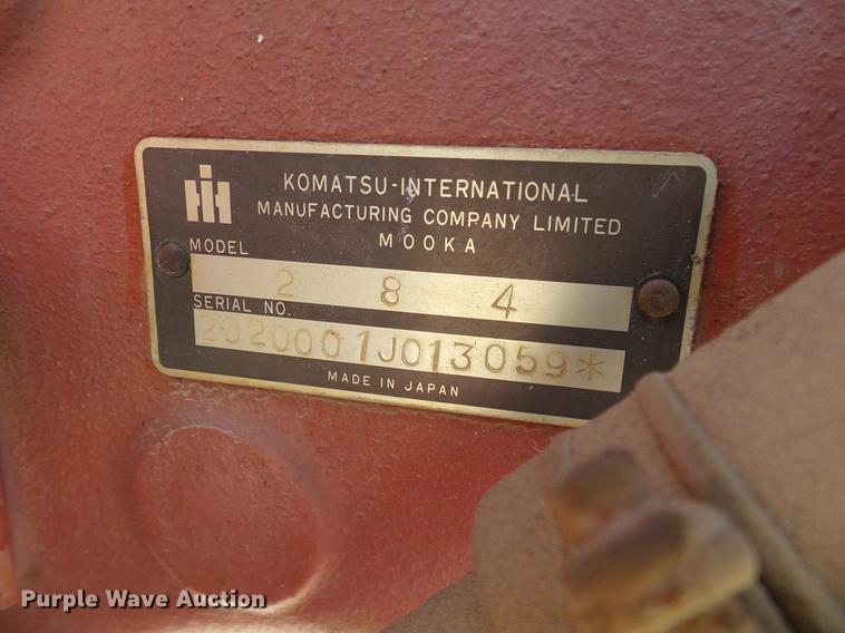 image for item DD1298 1981 International 284 tractor