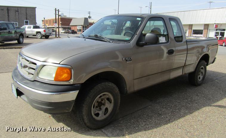 image for item DD7430 2004 Ford F150 XL SuperCab pickup truck
