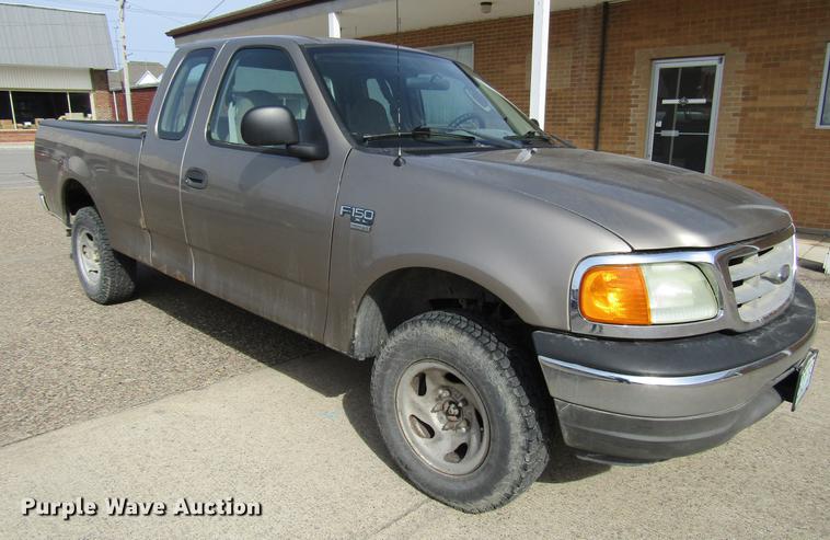 image for item DD7430 2004 Ford F150 XL SuperCab pickup truck