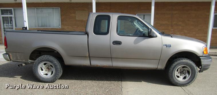 image for item DD7430 2004 Ford F150 XL SuperCab pickup truck