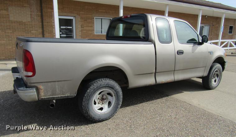 image for item DD7430 2004 Ford F150 XL SuperCab pickup truck