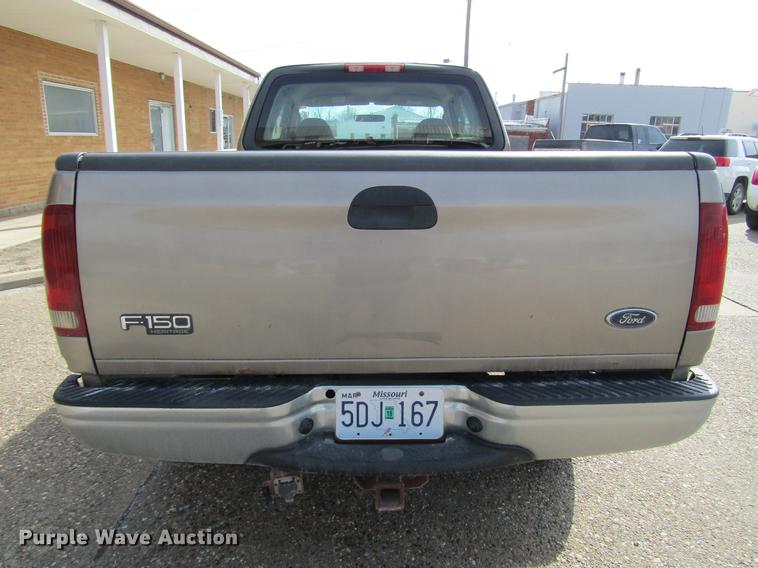 image for item DD7430 2004 Ford F150 XL SuperCab pickup truck