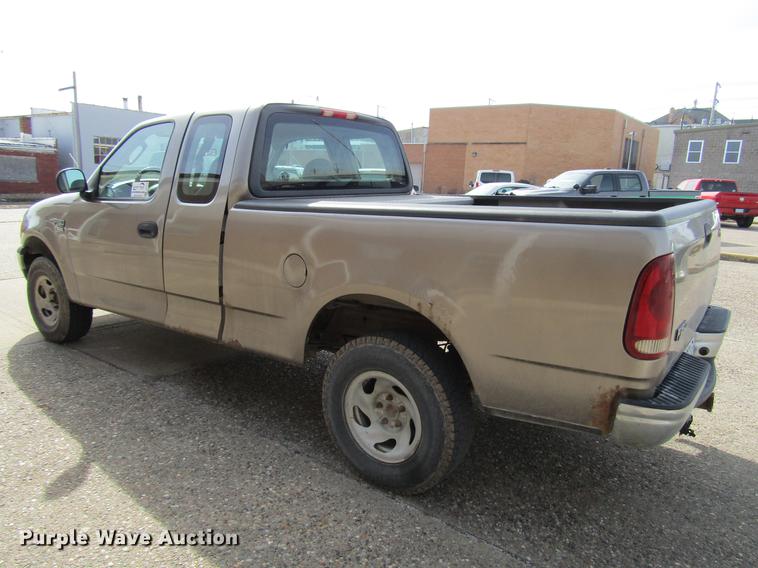 image for item DD7430 2004 Ford F150 XL SuperCab pickup truck