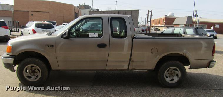 image for item DD7430 2004 Ford F150 XL SuperCab pickup truck