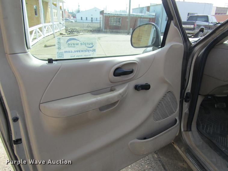 image for item DD7430 2004 Ford F150 XL SuperCab pickup truck