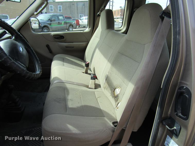 image for item DD7430 2004 Ford F150 XL SuperCab pickup truck