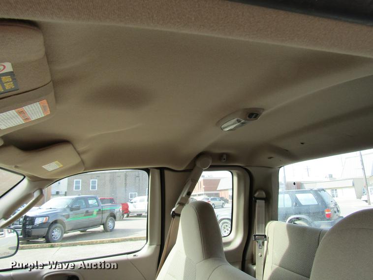 image for item DD7430 2004 Ford F150 XL SuperCab pickup truck