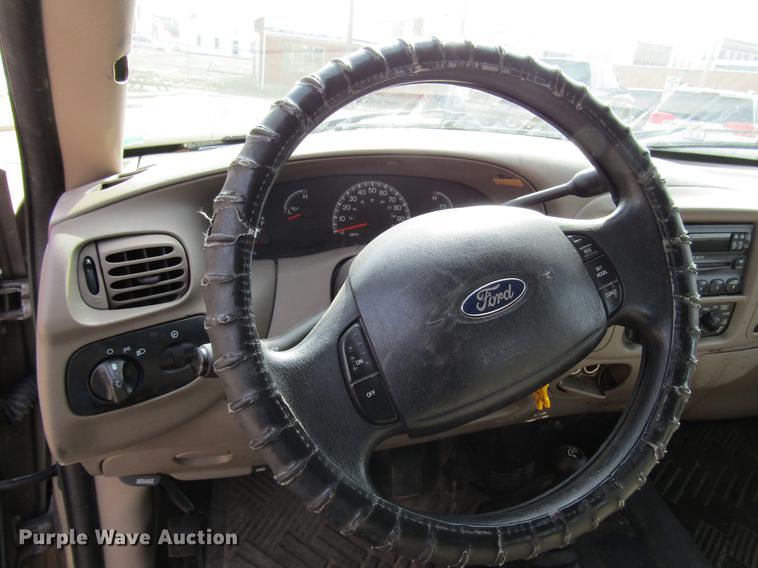 image for item DD7430 2004 Ford F150 XL SuperCab pickup truck