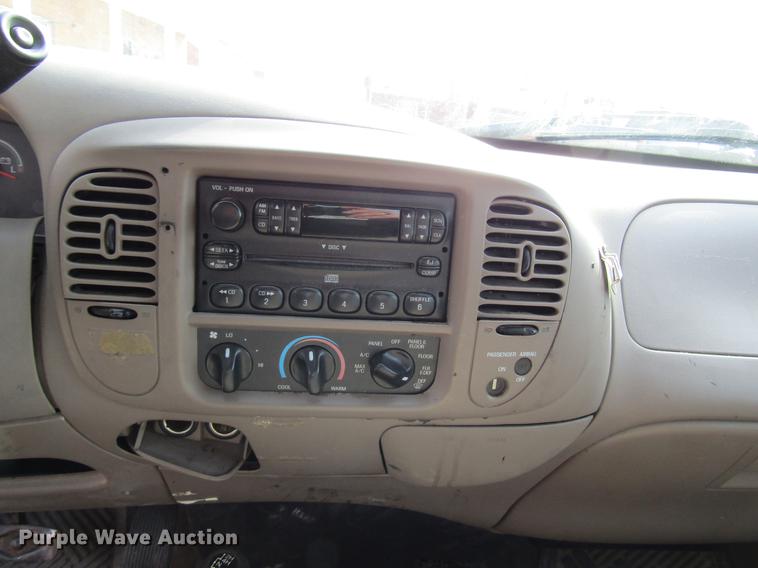 image for item DD7430 2004 Ford F150 XL SuperCab pickup truck