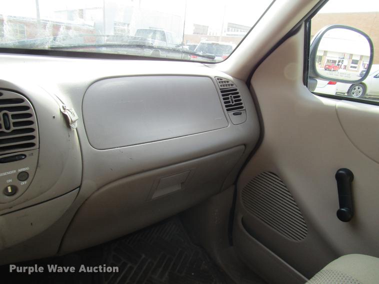 image for item DD7430 2004 Ford F150 XL SuperCab pickup truck