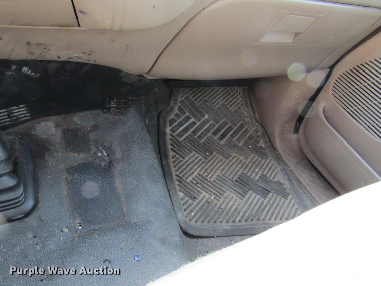 image for item DD7430 2004 Ford F150 XL SuperCab pickup truck