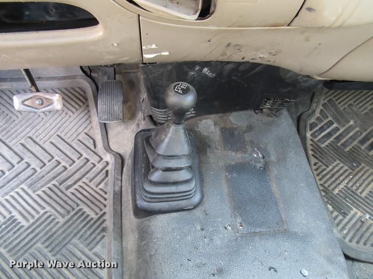 image for item DD7430 2004 Ford F150 XL SuperCab pickup truck