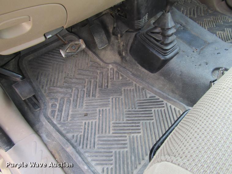 image for item DD7430 2004 Ford F150 XL SuperCab pickup truck