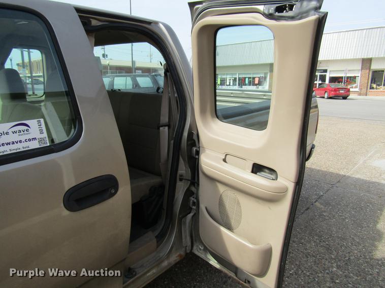 image for item DD7430 2004 Ford F150 XL SuperCab pickup truck