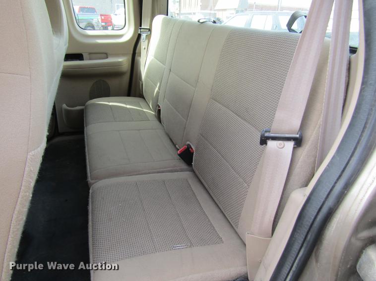 image for item DD7430 2004 Ford F150 XL SuperCab pickup truck