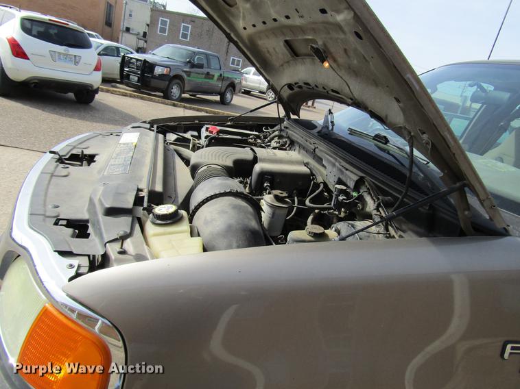 image for item DD7430 2004 Ford F150 XL SuperCab pickup truck