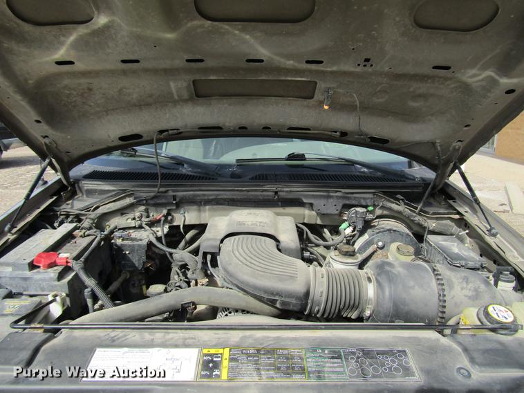 image for item DD7430 2004 Ford F150 XL SuperCab pickup truck