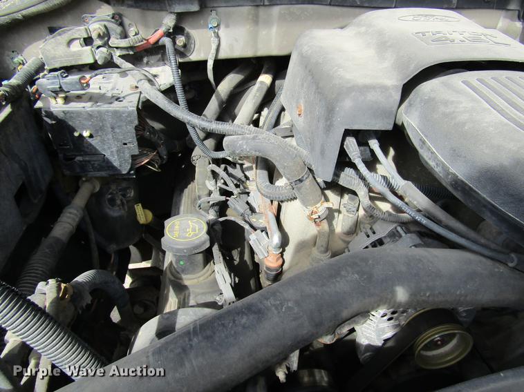 image for item DD7430 2004 Ford F150 XL SuperCab pickup truck