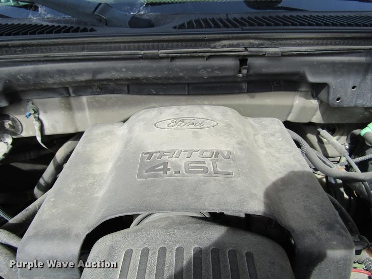 image for item DD7430 2004 Ford F150 XL SuperCab pickup truck