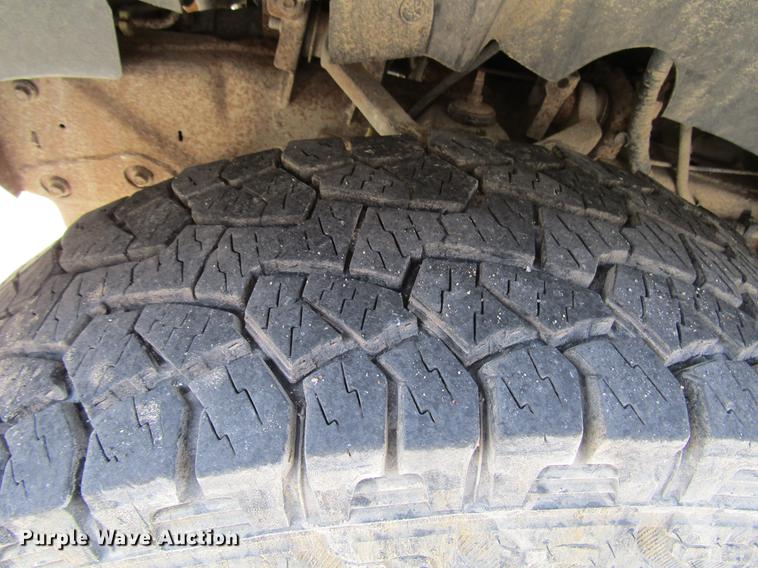 image for item DD7430 2004 Ford F150 XL SuperCab pickup truck