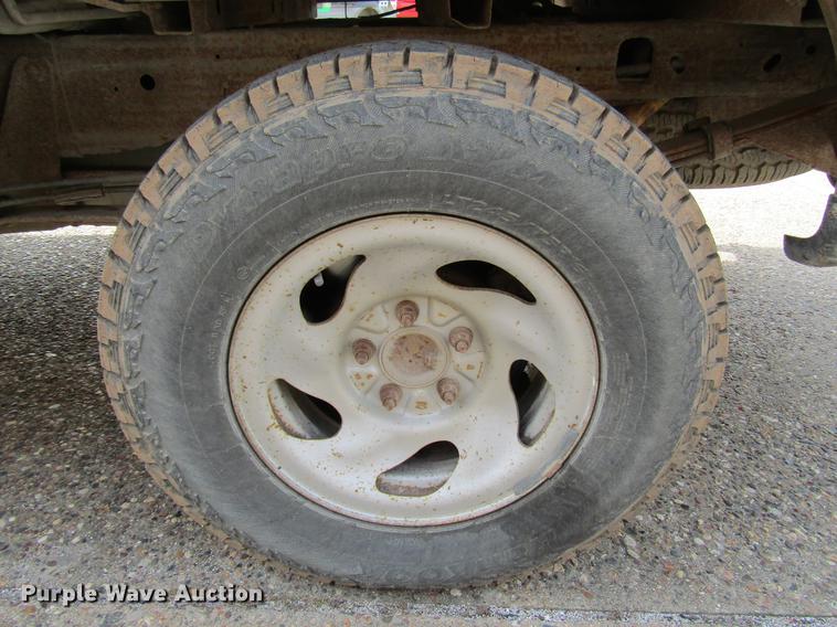 image for item DD7430 2004 Ford F150 XL SuperCab pickup truck