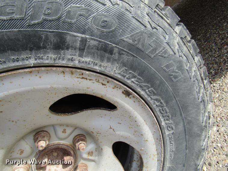 image for item DD7430 2004 Ford F150 XL SuperCab pickup truck