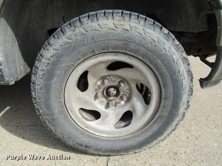 image for item DD7430 2004 Ford F150 XL SuperCab pickup truck