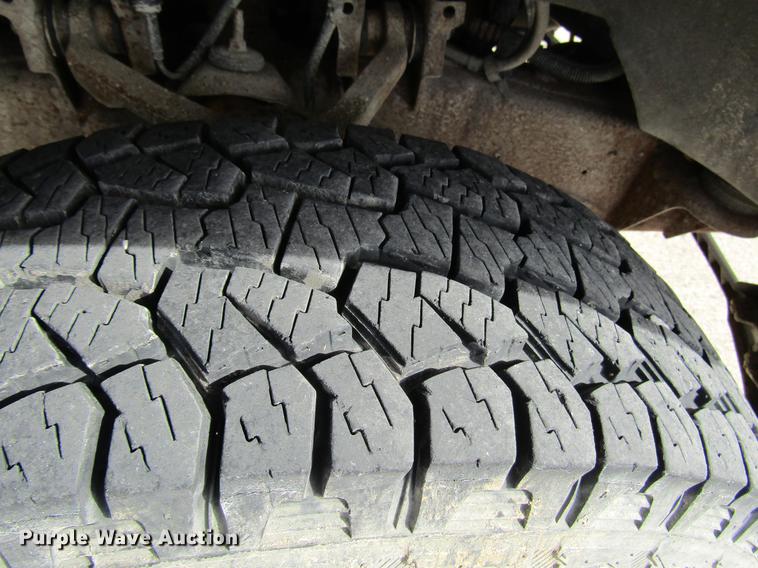 image for item DD7430 2004 Ford F150 XL SuperCab pickup truck