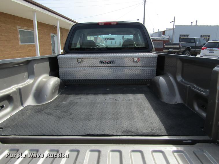 image for item DD7430 2004 Ford F150 XL SuperCab pickup truck