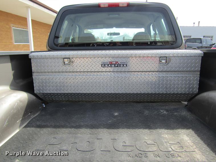 image for item DD7430 2004 Ford F150 XL SuperCab pickup truck
