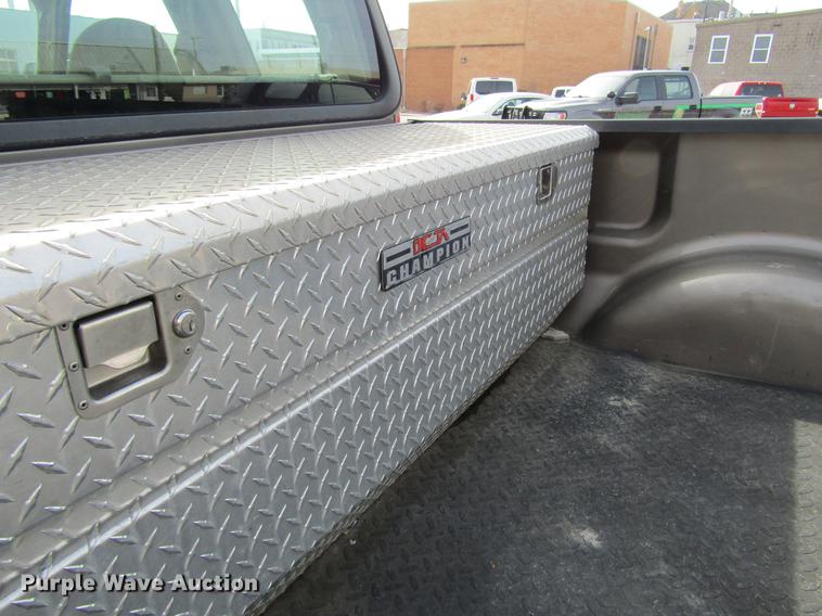 image for item DD7430 2004 Ford F150 XL SuperCab pickup truck