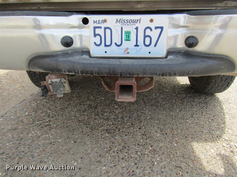 image for item DD7430 2004 Ford F150 XL SuperCab pickup truck