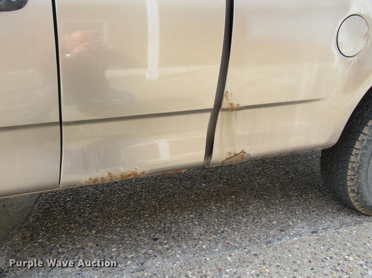 image for item DD7430 2004 Ford F150 XL SuperCab pickup truck