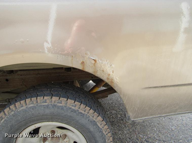 image for item DD7430 2004 Ford F150 XL SuperCab pickup truck