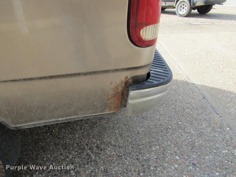 image for item DD7430 2004 Ford F150 XL SuperCab pickup truck