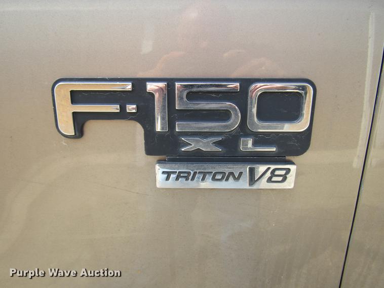 image for item DD7430 2004 Ford F150 XL SuperCab pickup truck