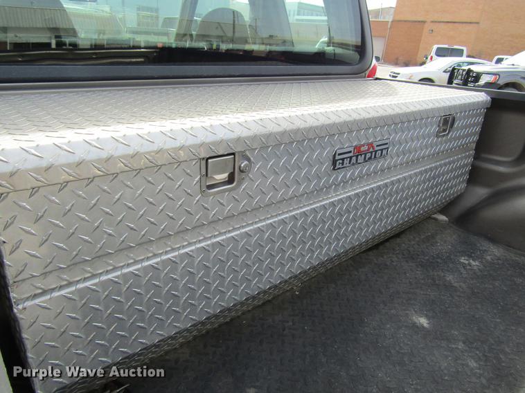 image for item DD7430 2004 Ford F150 XL SuperCab pickup truck