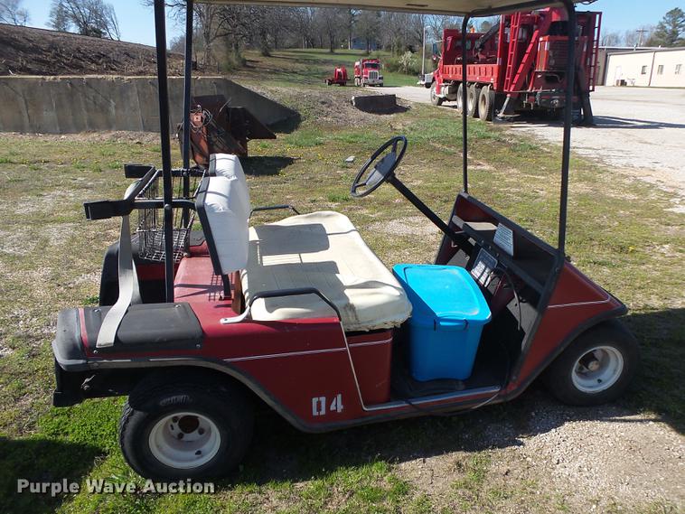 image for item DE3617 1986 Ez-go golf cart