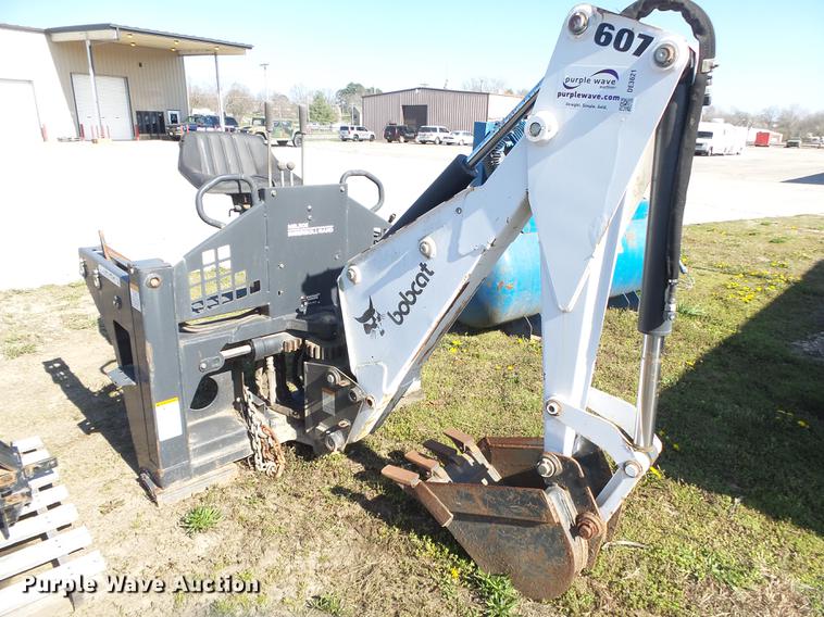 image for item DE3621 Bobcat 607 skid steer backhoe attachment