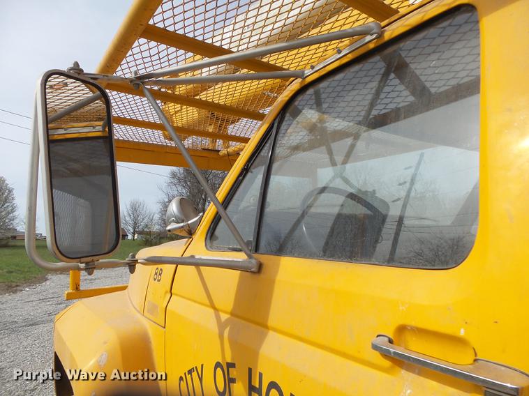 image for item DE3625 1981 Ford F600G bucket truck