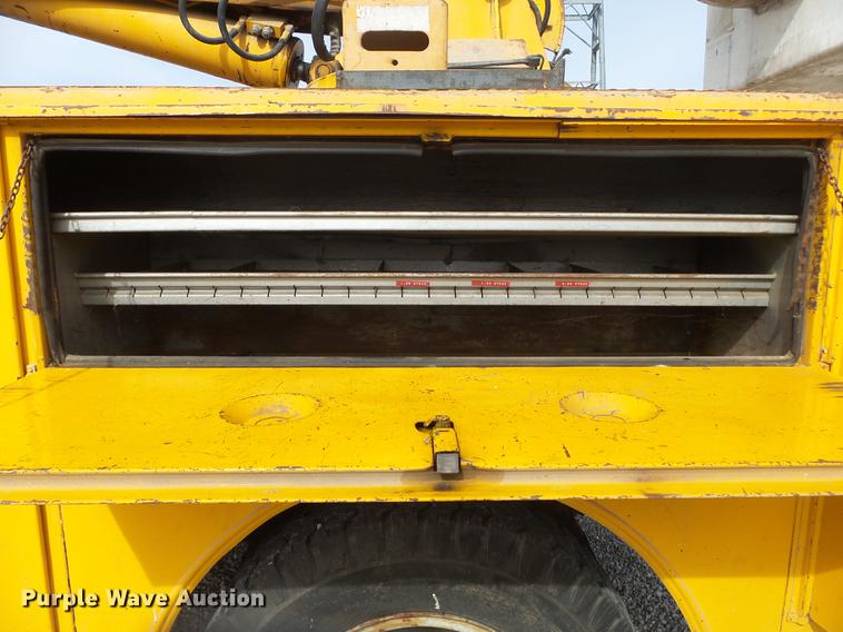 image for item DE3625 1981 Ford F600G bucket truck