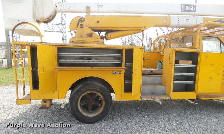 image for item DE3625 1981 Ford F600G bucket truck