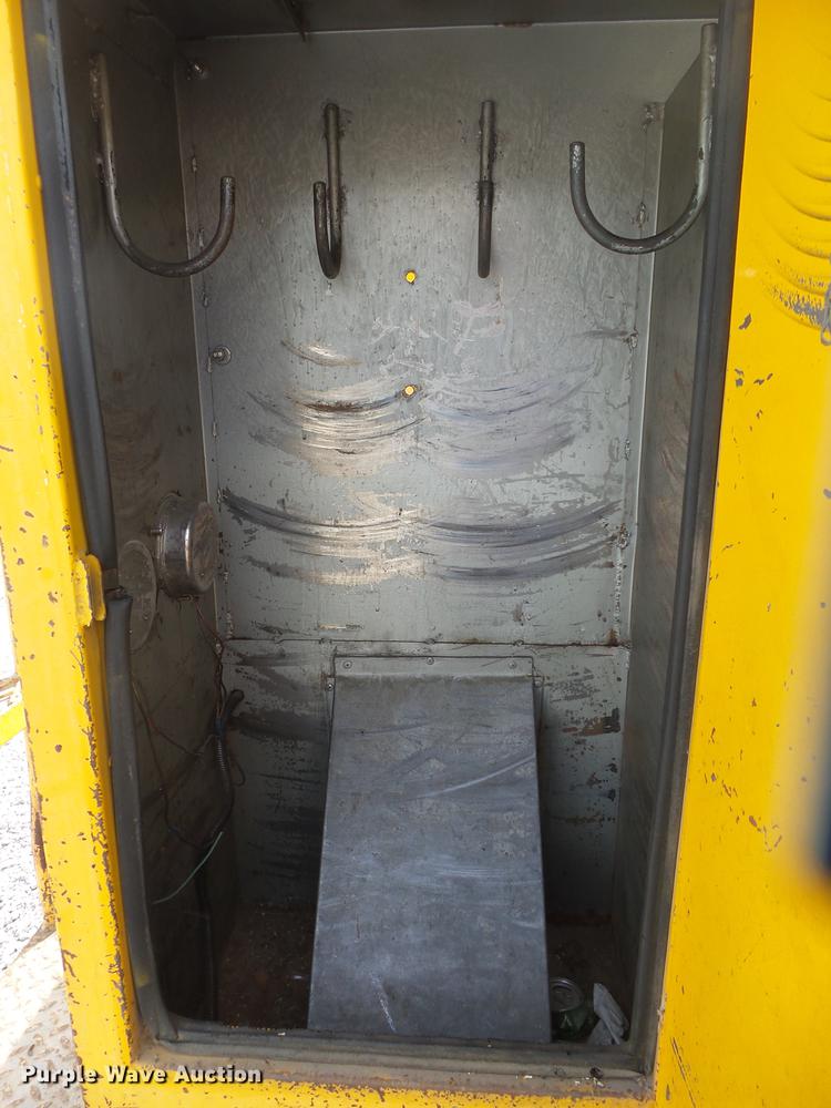 image for item DE3625 1981 Ford F600G bucket truck