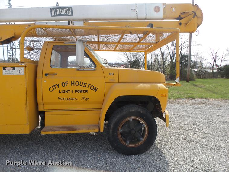 image for item DE3625 1981 Ford F600G bucket truck