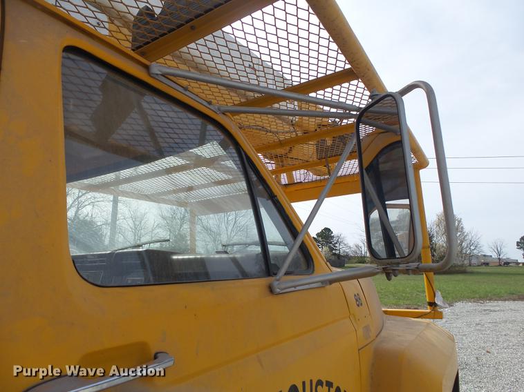 image for item DE3625 1981 Ford F600G bucket truck