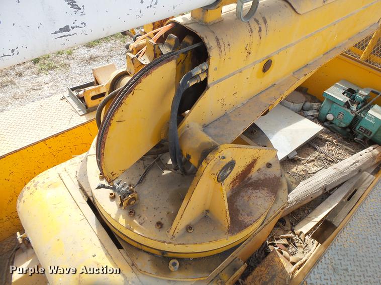 image for item DE3625 1981 Ford F600G bucket truck